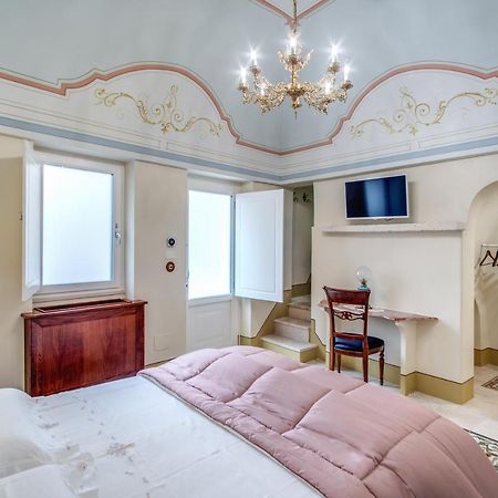Palazzo Stunis - Dimora Di Charme Bed & Breakfast Ostuni Ngoại thất bức ảnh