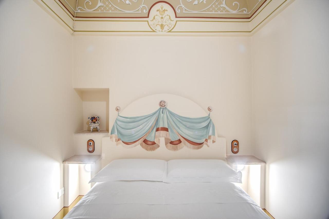 Palazzo Stunis - Dimora Di Charme Bed & Breakfast Ostuni Ngoại thất bức ảnh