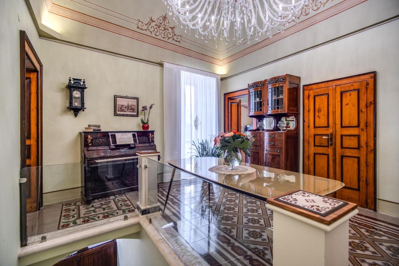 Palazzo Stunis - Dimora Di Charme Bed & Breakfast Ostuni Ngoại thất bức ảnh