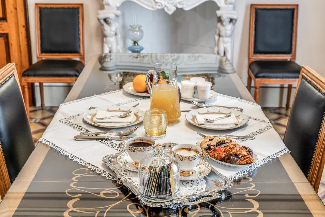 Palazzo Stunis - Dimora Di Charme Bed & Breakfast Ostuni Ngoại thất bức ảnh