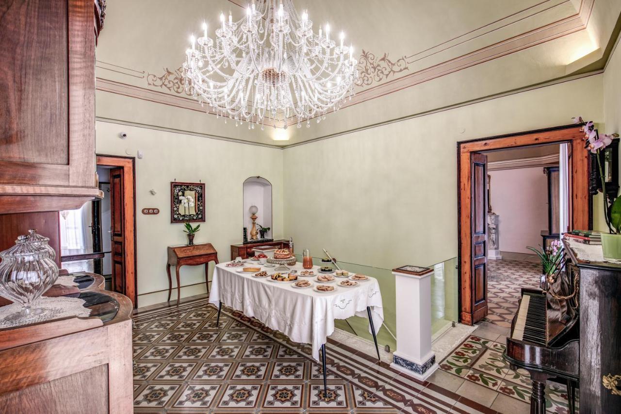 Palazzo Stunis - Dimora Di Charme Bed & Breakfast Ostuni Ngoại thất bức ảnh