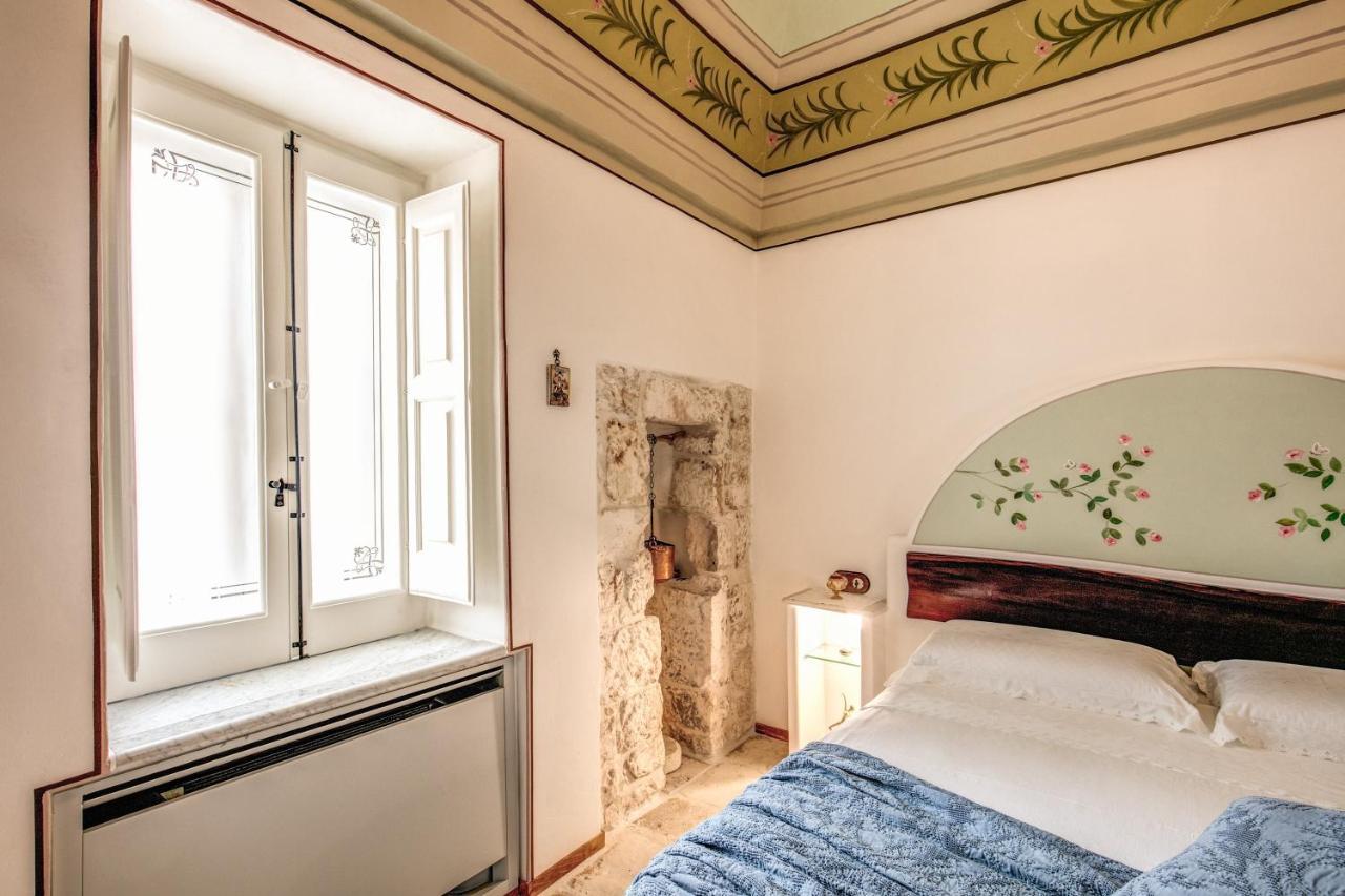 Palazzo Stunis - Dimora Di Charme Bed & Breakfast Ostuni Ngoại thất bức ảnh
