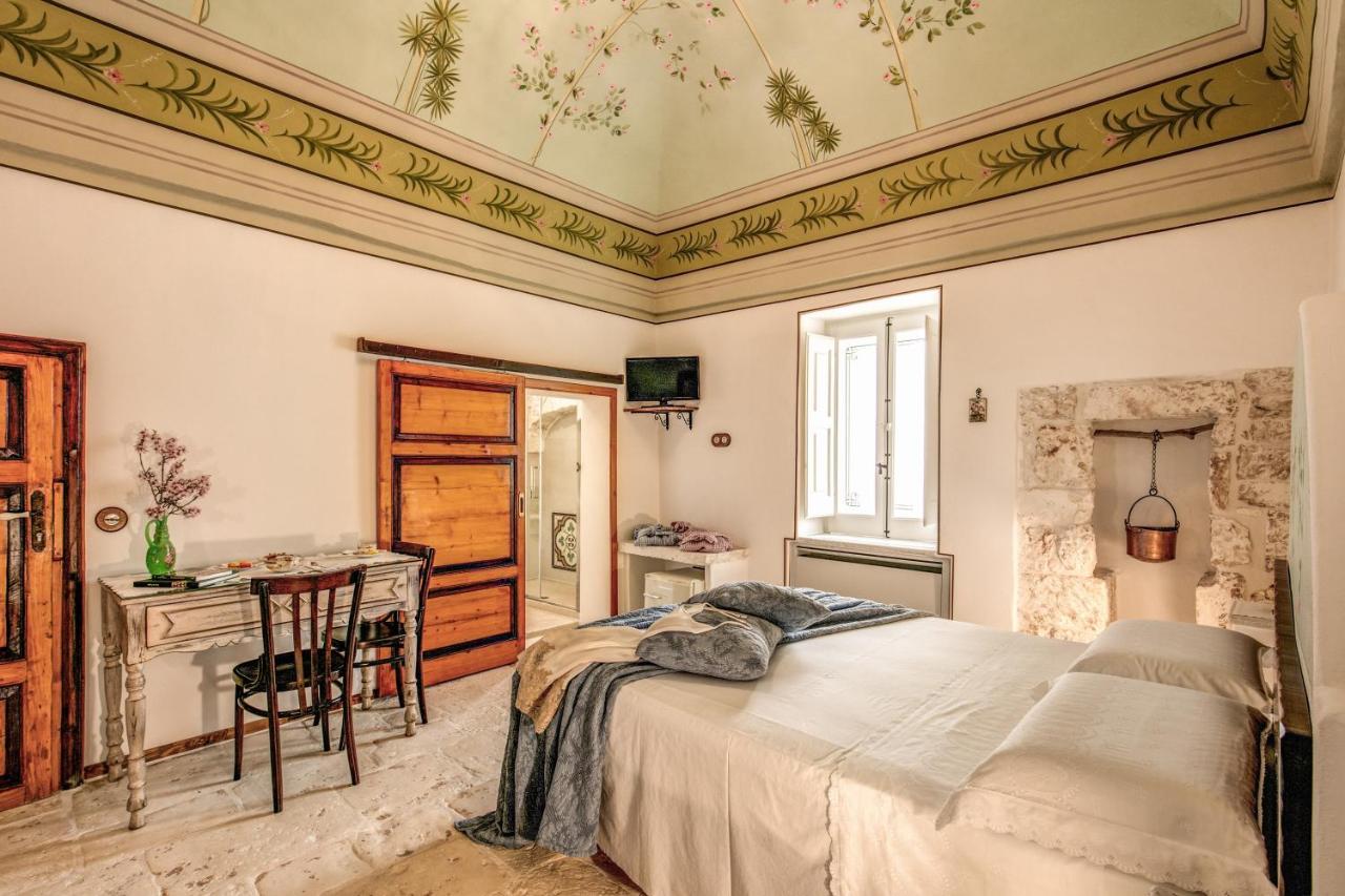 Palazzo Stunis - Dimora Di Charme Bed & Breakfast Ostuni Ngoại thất bức ảnh