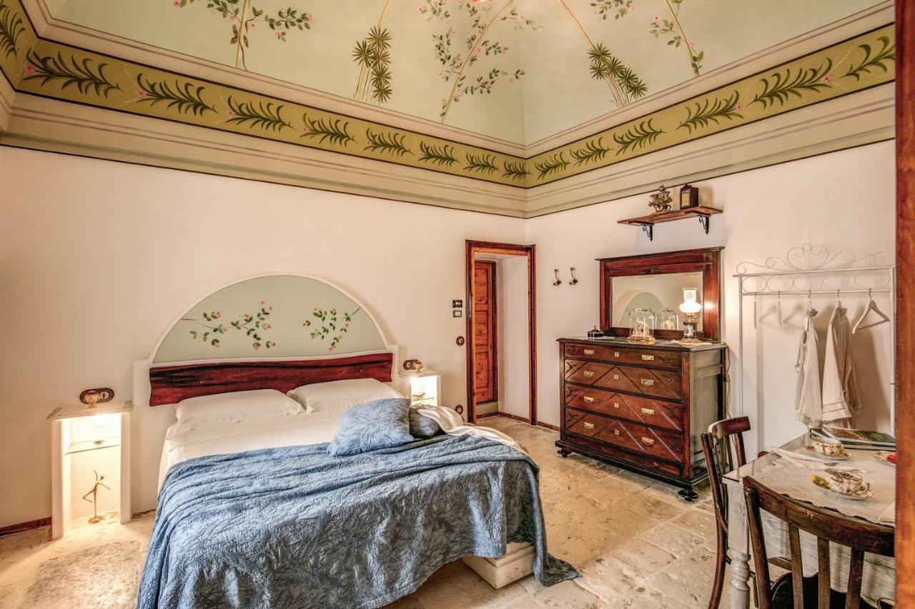 Palazzo Stunis - Dimora Di Charme Bed & Breakfast Ostuni Ngoại thất bức ảnh