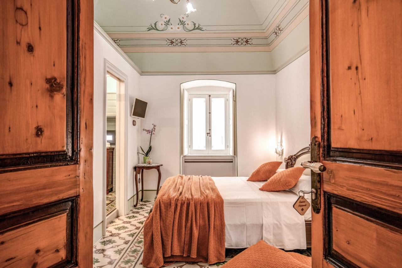 Palazzo Stunis - Dimora Di Charme Bed & Breakfast Ostuni Ngoại thất bức ảnh